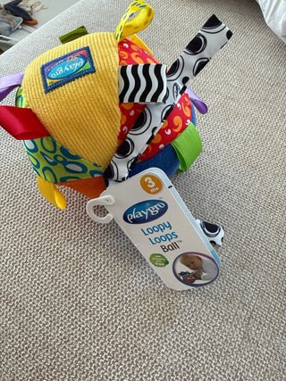 Pelota Loopy Loops Playgro para bebé