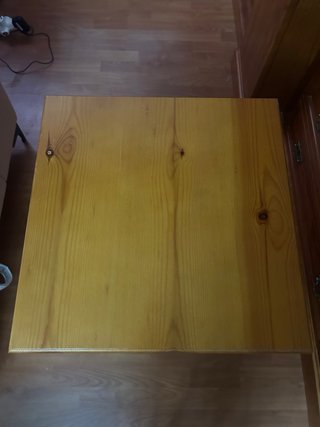 Mesa auxiliar de madera