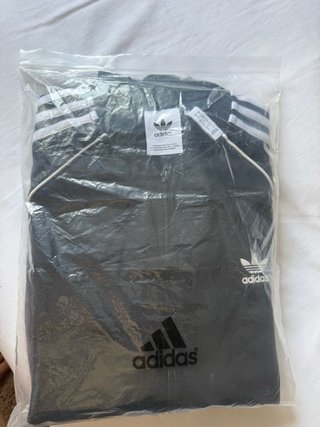 Chaqueta Adidas Negra y Blanca