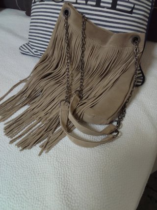 Bolso ante piel flecos Parfois