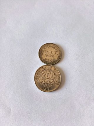 Lote 7 monedas Colombia 100, 200 y 500 pesos