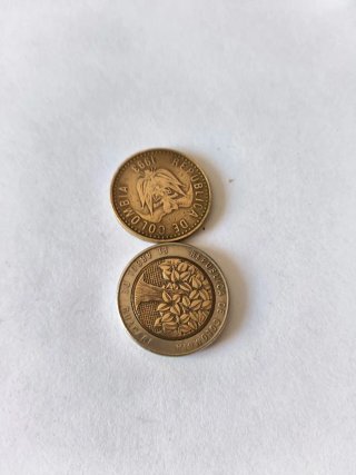 Lote 7 monedas Colombia 100, 200 y 500 pesos