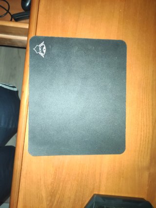 Teclado Gaming Trust con alfombrilla