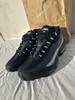 Nike Air Max 95 Negras y Verdes