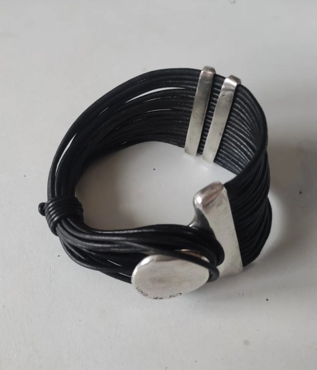 Collar y pulseras Ciclón y Uno de 50