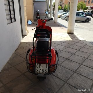 Vespa P200E 1981 Roja