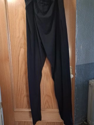 Pantalón pijama hombre negro y jersey gris