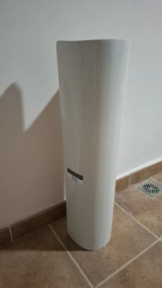 Lavabo Roca. Está totalmente nuevo.