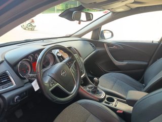 Opel Astra Familiar 2011