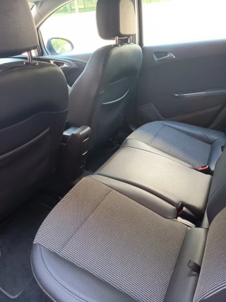 Opel Astra Familiar 2011