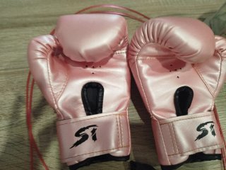 Guantes rosa, vendas rojas y Cuerda Boxeo Infantil