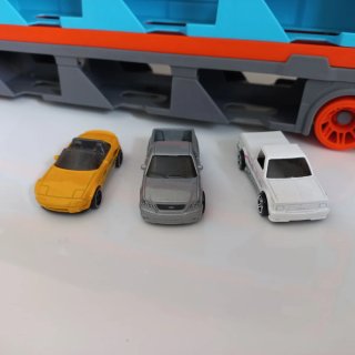 Camión Lanzador Hot Wheels con Coches