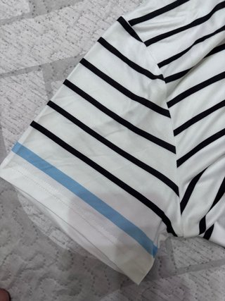 Camiseta Rayas Blancas y Negras con Limón