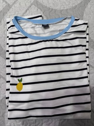 Camiseta Rayas Blancas y Negras con Limón