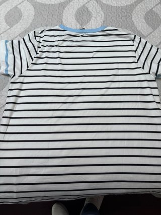 Camiseta Rayas Blancas y Negras con Limón