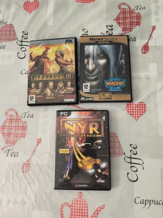 Lote 3 Juegos PC: Imperium III, Warcraft, NYR