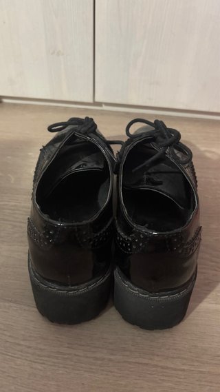 Mocasines negros charol plataforma 39