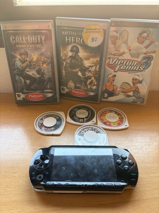 PSP Sony Negra con 7 juegos y cargador
