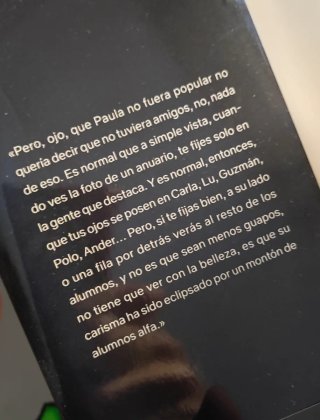 Novela "Élite: al fondo de la clase" por Abril Z.