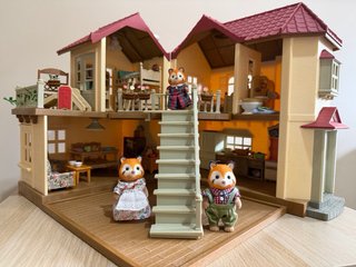 Casa Sylvanian Families y coche. Como nueva!!