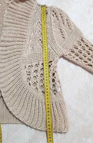 Capispalla beige traforato