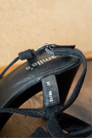 Sandalias Camila's Tacón Plataforma Ante Negro