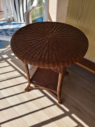 Mesa auxiliar mimbre vintage