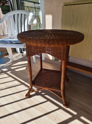 Mesa auxiliar mimbre vintage