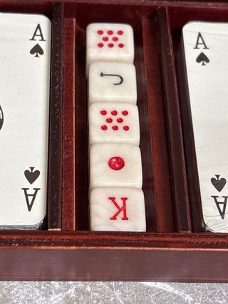Juego de mesa: Naipes y dados
