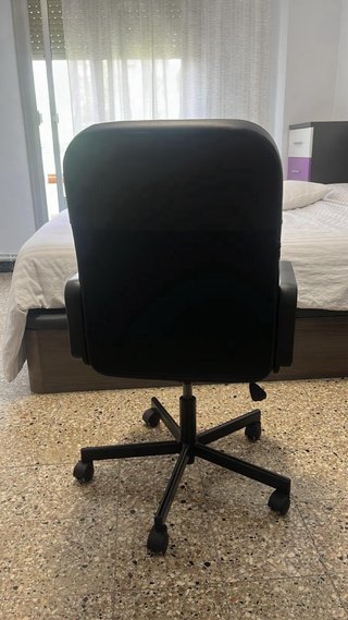 Mesa y silla de escritorio