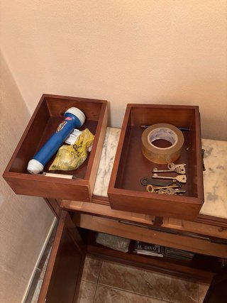 Mueble recibidor madera y mármol