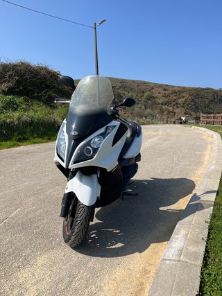 Kimco Superdink 125i Maxi Scooter