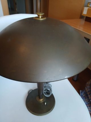 Lámpara de diseño antigua