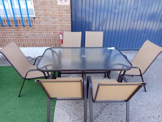 Mesa y 6 sillas de terraza exterior