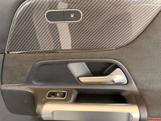 Mercedes-Benz GLB  2022