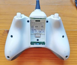 Xbox 360 con mando y alimentación