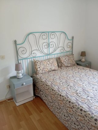 Cama 135 con cabecero diseño y somier