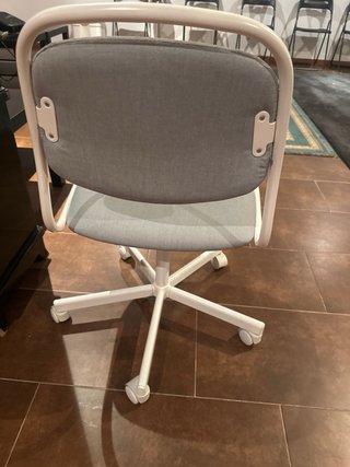 Silla de oficina Ikea gris y blanca