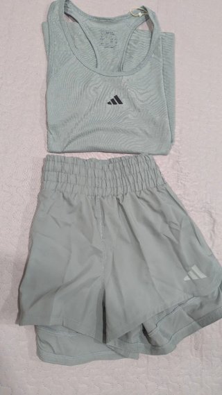 Conjunto deportivo Adidas verde Talla L