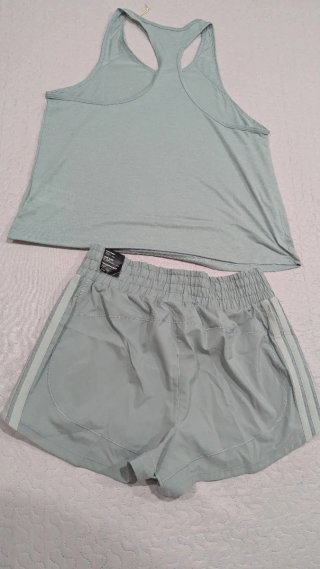 Conjunto deportivo Adidas verde Talla L