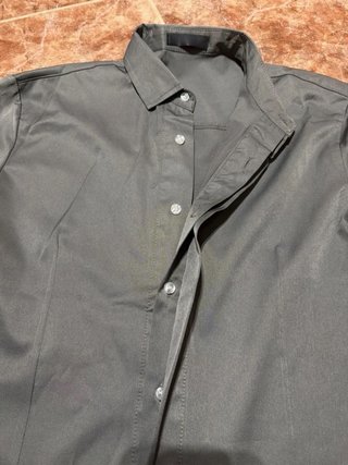 Camisa gris hombre con bordado