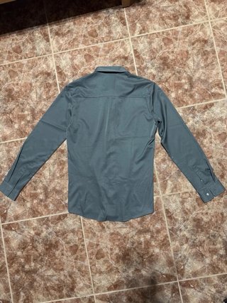 Camisa gris hombre con bordado
