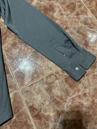 Camisa gris hombre con bordado