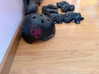 Patines en línea y protecciones completos