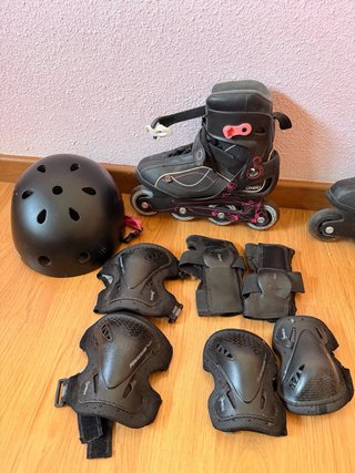 Patines en línea y protecciones completos