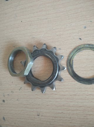 Piñón, tuerca y arandela Derbi Variant
