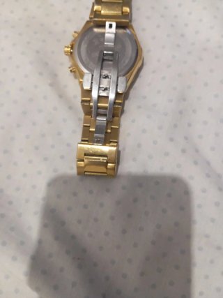 Elegante Reloj Dorado