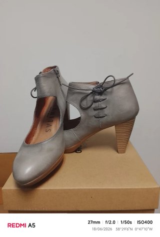 Botín gris de piel cordones y cremallera