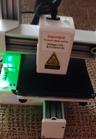 Stampante 3D Piccola Bianca e Nera