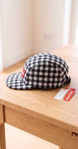 Gorra Supreme de cuadros